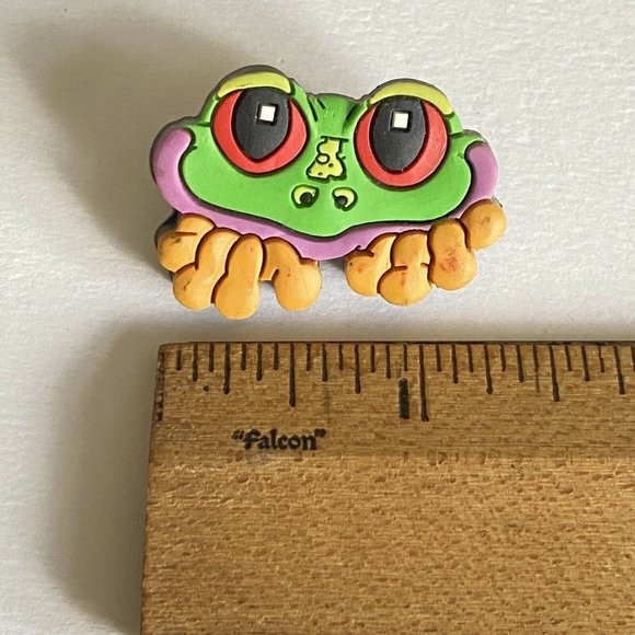 CHA CHA The Tree Frog Disney Animal Kingdom Rainforest Cafe Soft Lapel Hat Pin - Picture 6 of 6